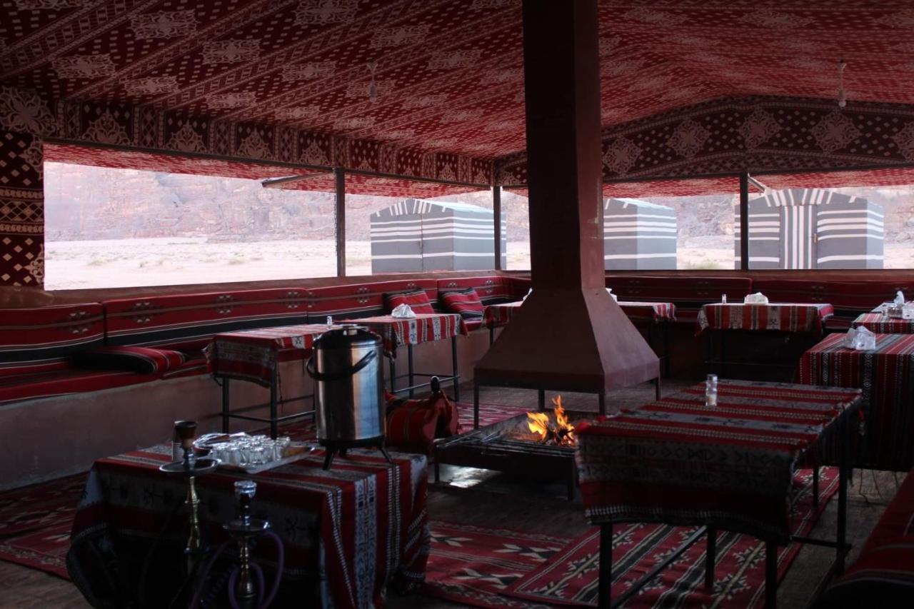 Hôtel Bedouin Memories Camp à Wadi Rum Extérieur photo