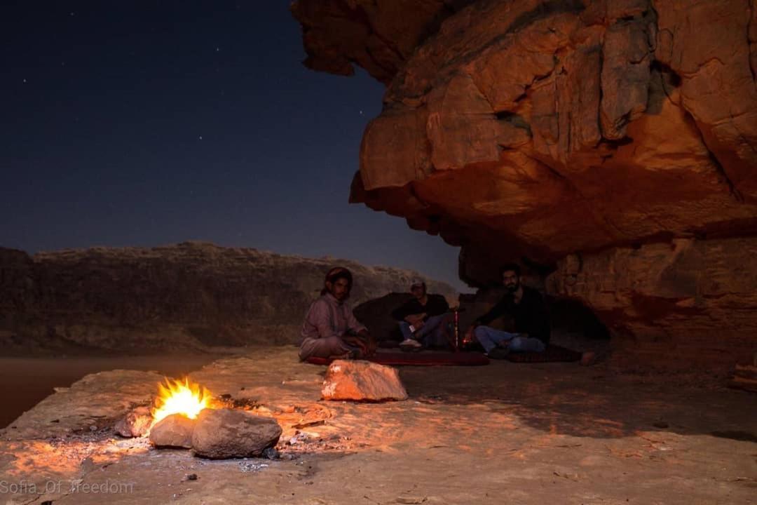 Hôtel Bedouin Memories Camp à Wadi Rum Extérieur photo