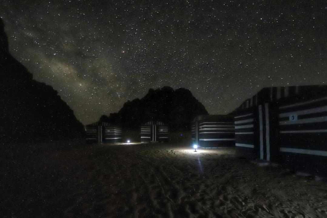 Hôtel Bedouin Memories Camp à Wadi Rum Extérieur photo