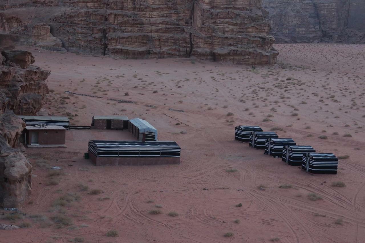 Hôtel Bedouin Memories Camp à Wadi Rum Extérieur photo